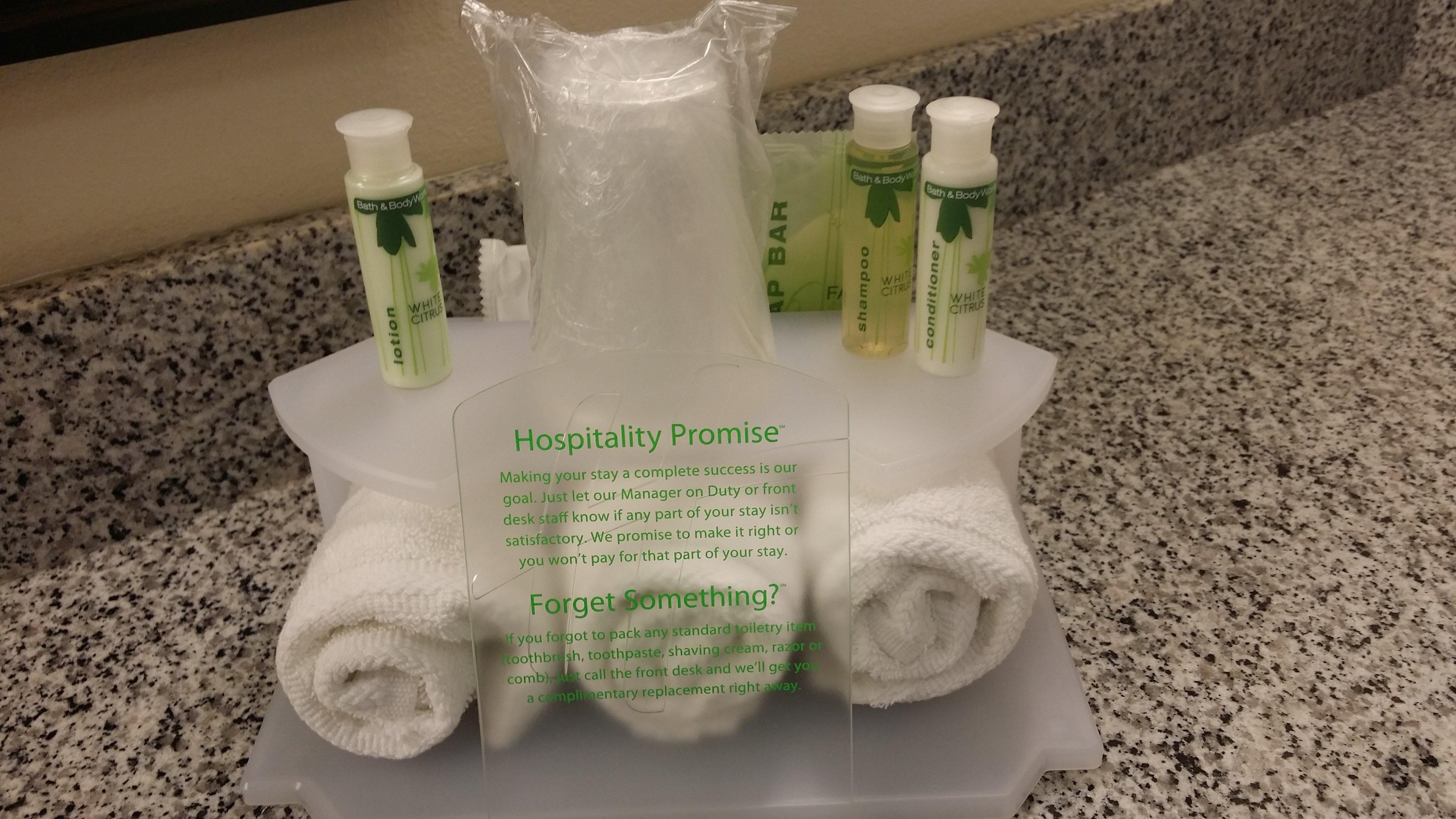 Holiday Inn Express Hotel & Suites York By Ihg Exterior photo
