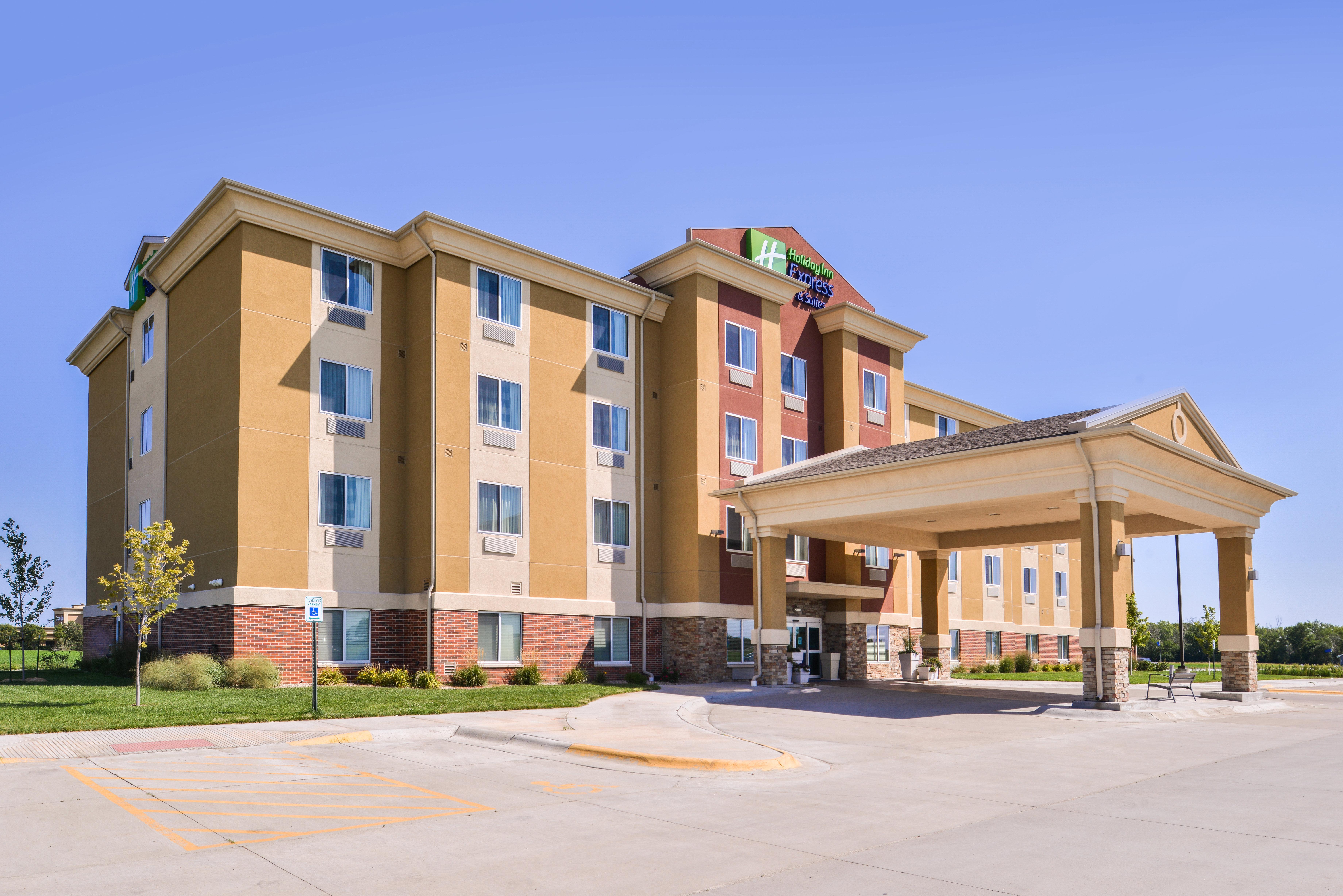 Holiday Inn Express Hotel & Suites York By Ihg Exterior photo