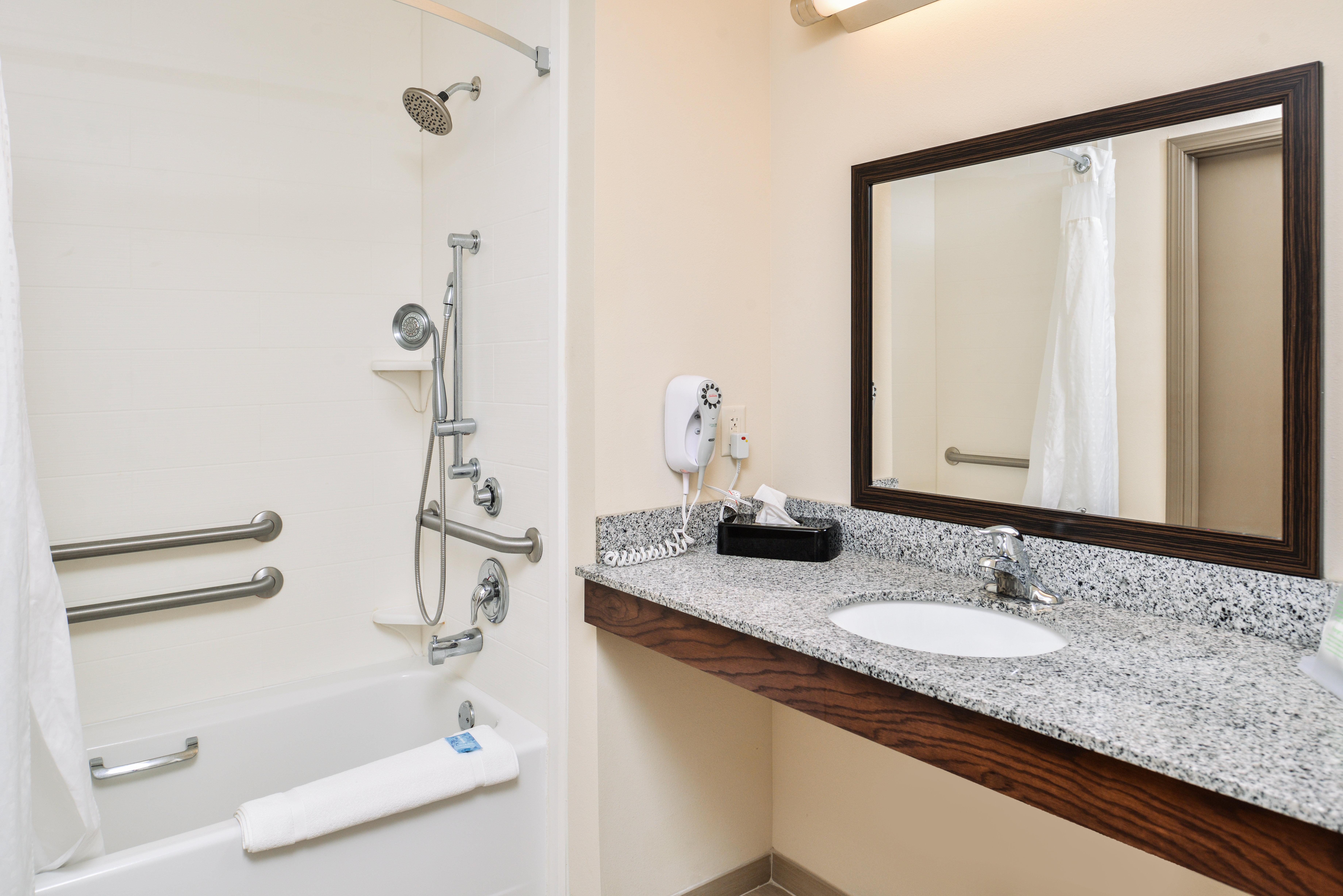 Holiday Inn Express Hotel & Suites York By Ihg Exterior photo