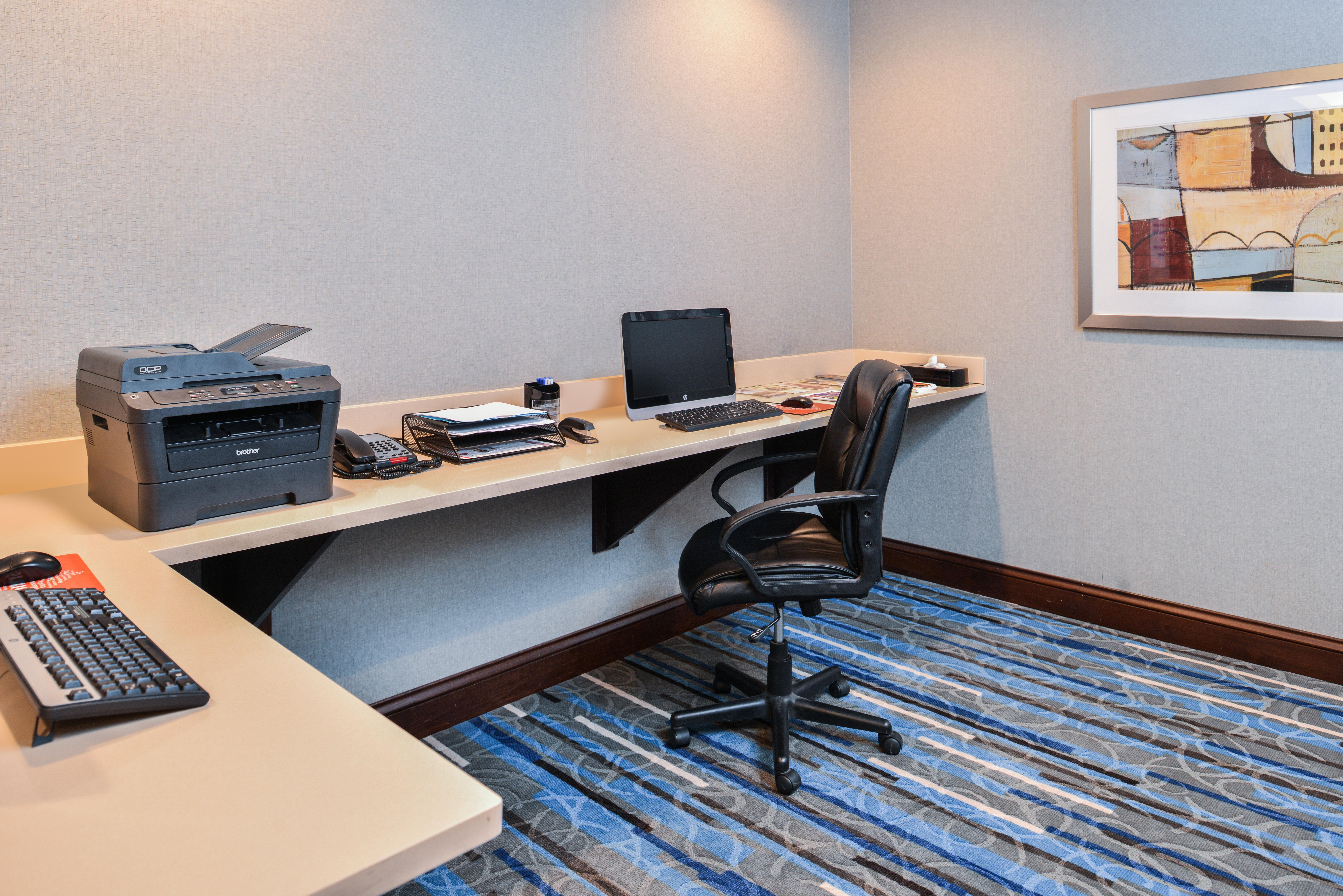 Holiday Inn Express Hotel & Suites York By Ihg Exterior photo