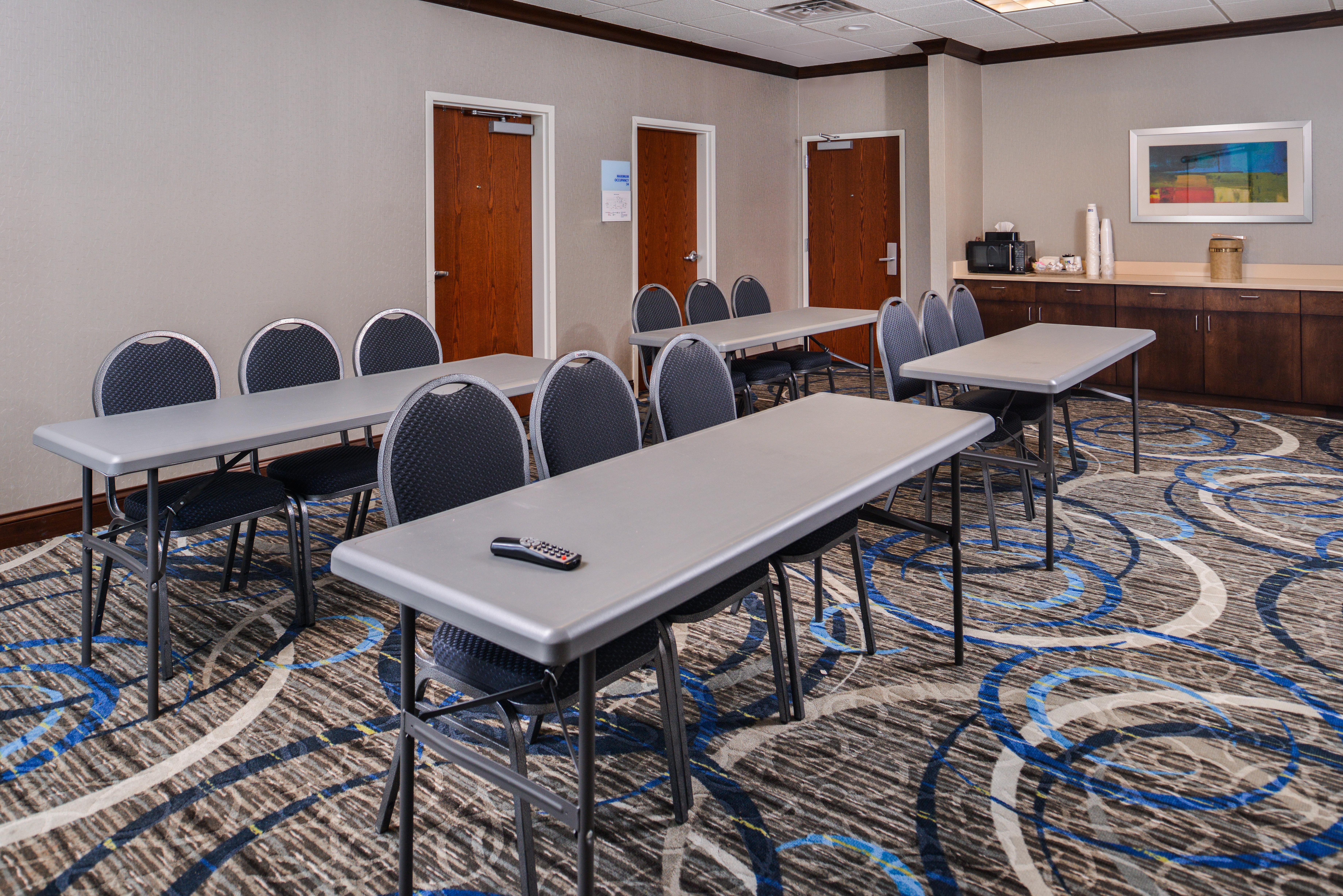 Holiday Inn Express Hotel & Suites York By Ihg Exterior photo