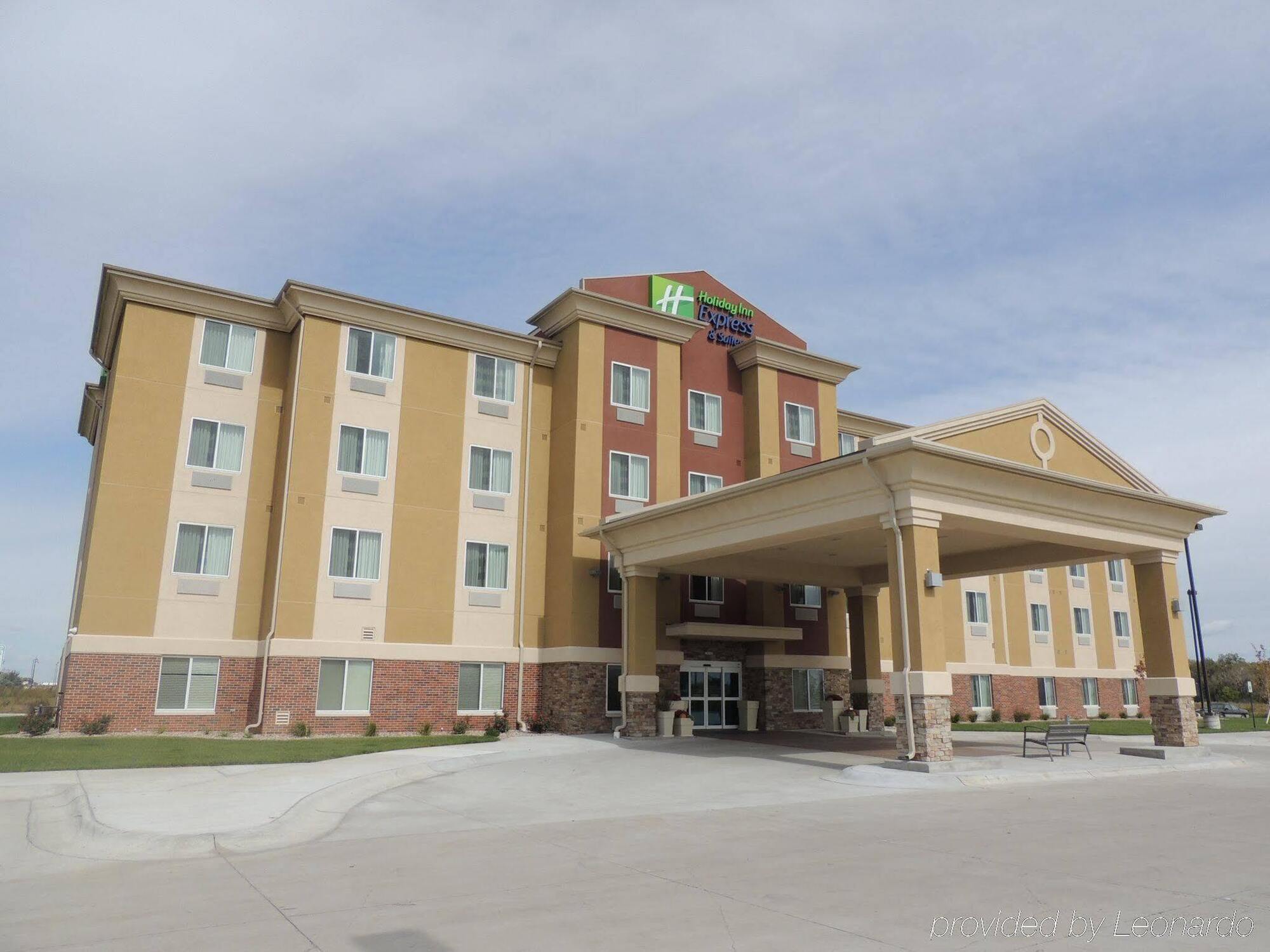 Holiday Inn Express Hotel & Suites York By Ihg Exterior photo